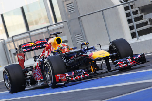 Robin Frijns pasa por el pitlane en Yas Marina