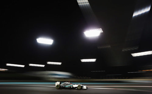 Michael Schumacher bajo los focos de Abu Dabi 2012