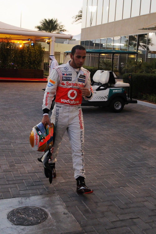 Lewis Hamilton abandona en Yas Marina