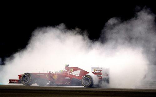 Felipe Massa hace un 'donut' en plena carrera