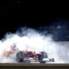 Felipe Massa dando espectáculo en la carrera de Yas Marina