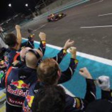 Red Bull celebra la remontada de Vettel como si fuese una victoria