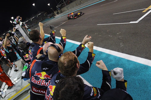 Red Bull celebra la remontada de Vettel como si fuese una victoria