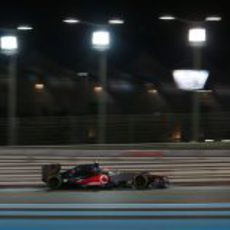 Lewis Hamilton rueda en los Libres 2 del GP de Abu Dabi 2012