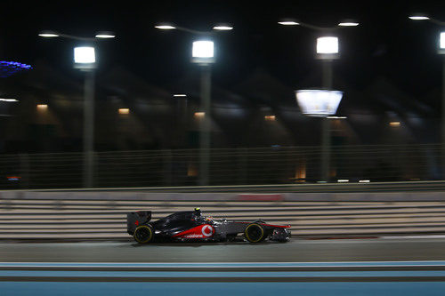 Lewis Hamilton rueda en los Libres 2 del GP de Abu Dabi 2012