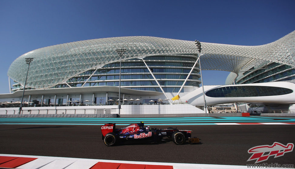 Jean-Eric Vergne rueda en el trazado de Yas Marina