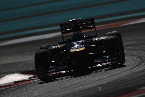 Daniel Ricciardo durante los entrenamientos del viernes en Abu Dabi