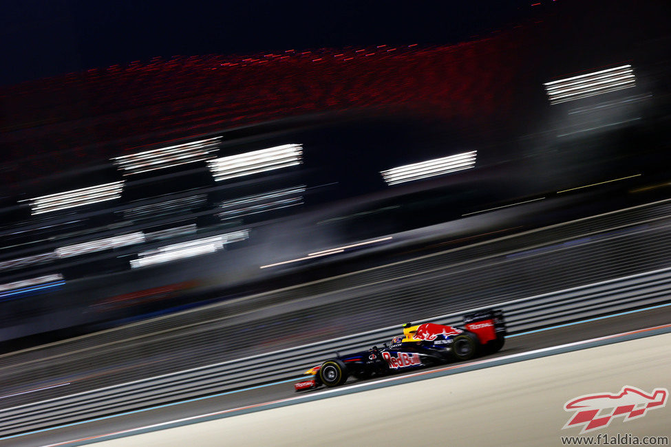 Mark Webber abandonó en el Gran Premio de Abu Dabi 2012