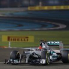 Michael Schumacher no terminó en los puntos en Abu Dabi