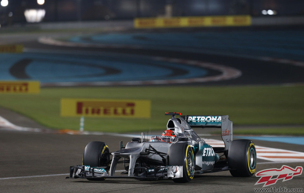 Michael Schumacher no terminó en los puntos en Abu Dabi