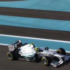 Nico Rosberg abandonó por un accidente en Yas Marina