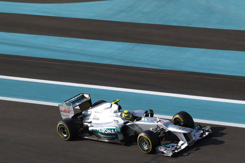 Nico Rosberg abandonó por un accidente en Yas Marina