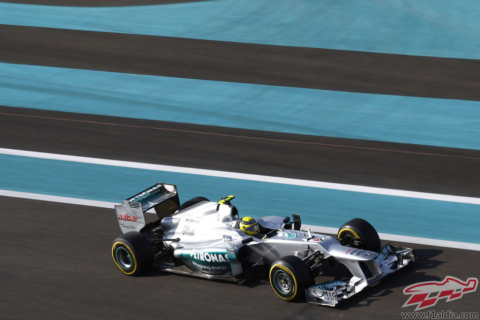 Nico Rosberg abandonó por un accidente en Yas Marina