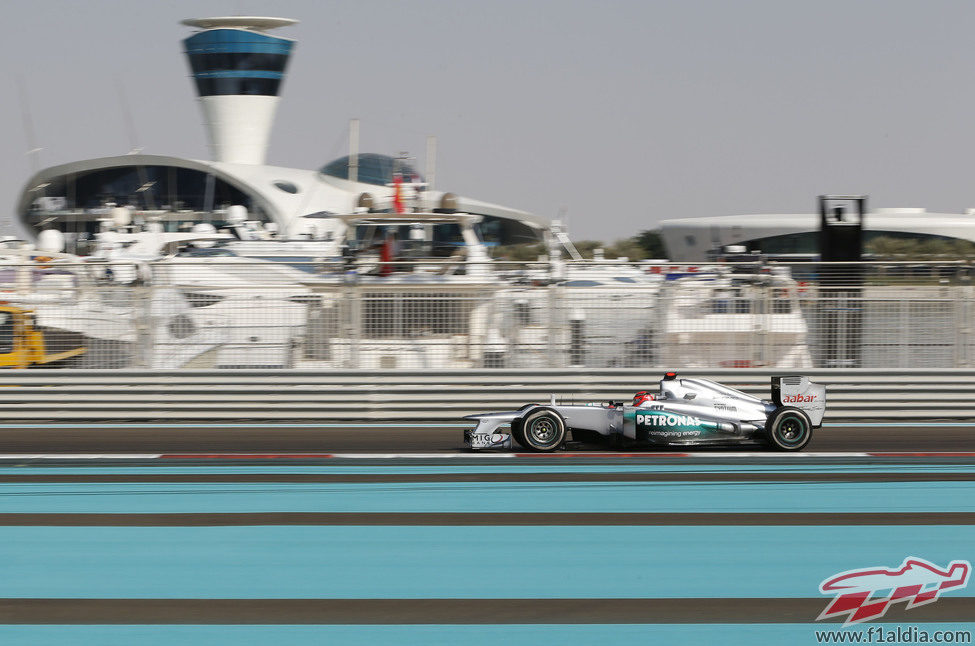 Michael Schumacher cayó en la Q2 de Abu Dabi