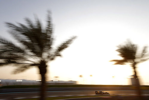 Vitaly Petrov cumple en los Libres 3 en Yas Marina