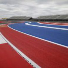 Azul y rojo predominan en el Circuito de las Américas