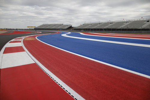 Azul y rojo predominan en el Circuito de las Américas