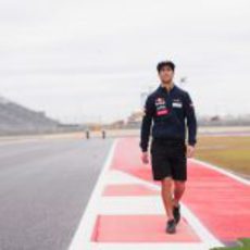 Daniel Ricciardo pasea por el Circuito de las Américas