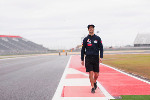 Daniel Ricciardo pasea por el Circuito de las Américas