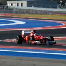 Fernando Alonso rueda en los entrenamientos libres