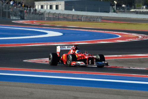 Fernando Alonso rueda en los entrenamientos libres