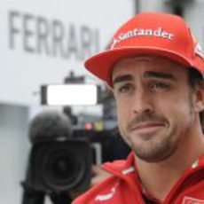 Curiosa mueca de Fernando Alonso