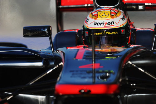 Lewis Hamilton con su nuevo casco en el GP de Estados Unidos 2012