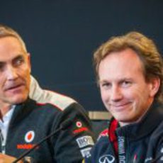 Martin Whitmarsh y Christian Horner en rueda de prensa