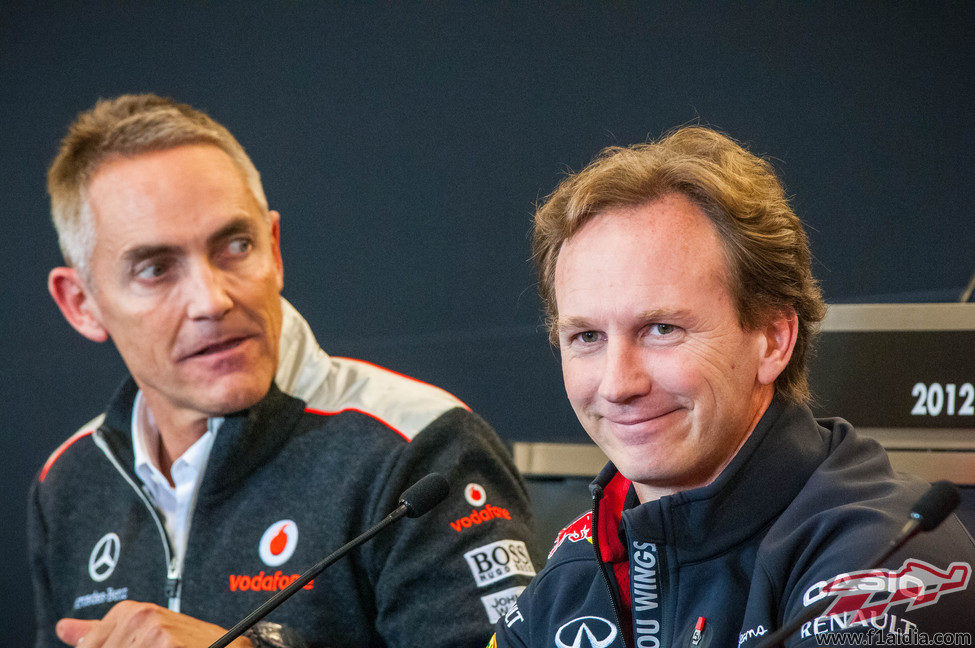 Martin Whitmarsh y Christian Horner en rueda de prensa