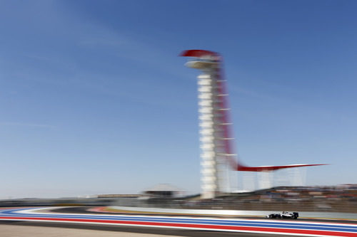 La gran torre, al paso de Pastor Maldonado