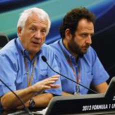 Charlie Whiting en conferencia de prensa