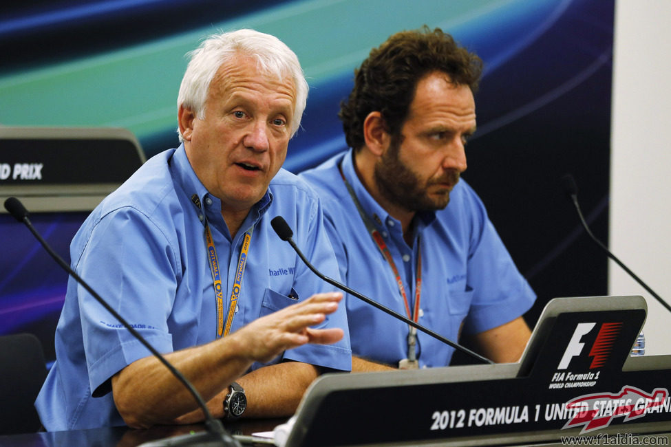 Charlie Whiting en conferencia de prensa