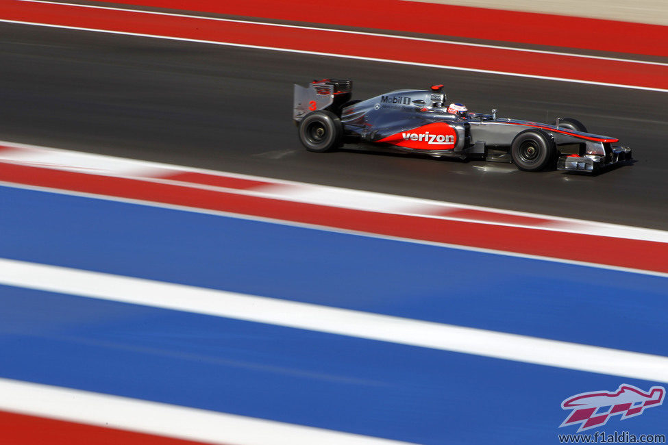 Jenson Button rueda en los Libres 2 del GP de Estados Unidos 2012