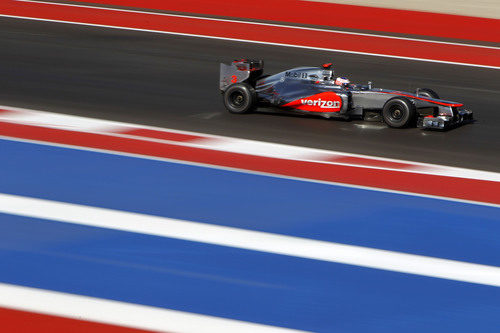 Jenson Button rueda en los Libres 2 del GP de Estados Unidos 2012