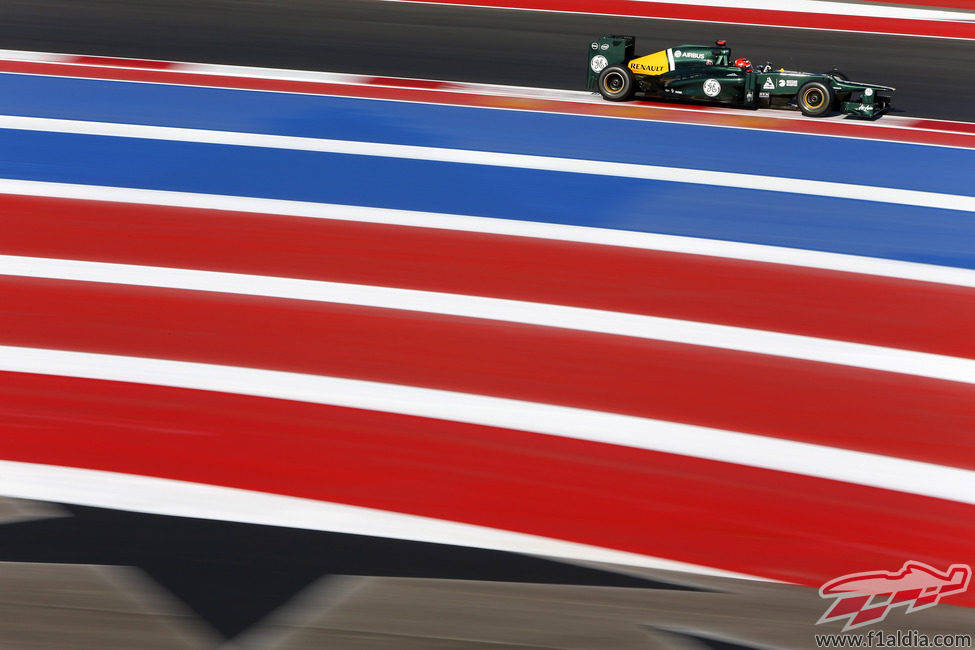 Heikki Kovalainen rueda con el CT01 en Austin