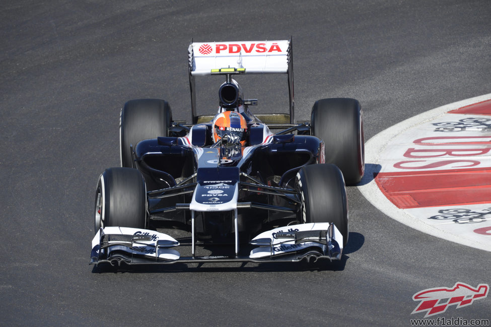 Bruno Senna negocia una curva en Austin