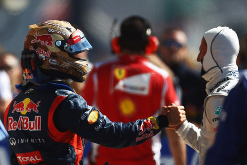 Michael Schumacher felicita a Sebastian Vettel tras su 'pole' en Austin