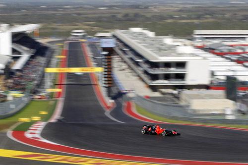 Timo Glock afronta la primera curva en Austin