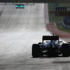 Kimi Räikkönen pasa por meta en el COTA