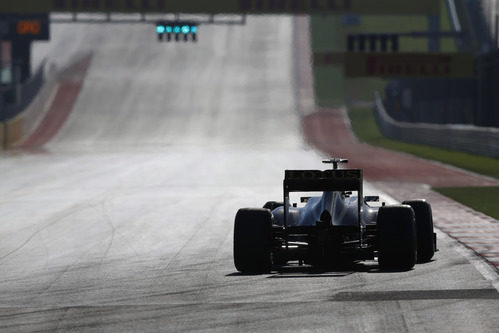 Kimi Räikkönen pasa por meta en el COTA