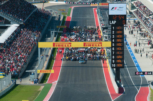 Los coches se preparan en la parrilla del GP de Estados Unidos 2012