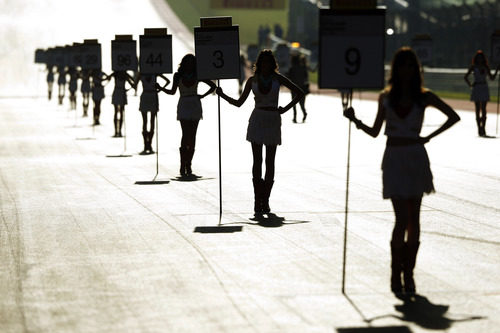 Las 'pit babes' colocadas en la parrilla del GP de Estados Unidos 2012