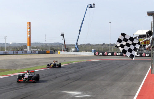 Bandera a cuadros para Lewis Hamilton en el GP de Estados Unidos 2012