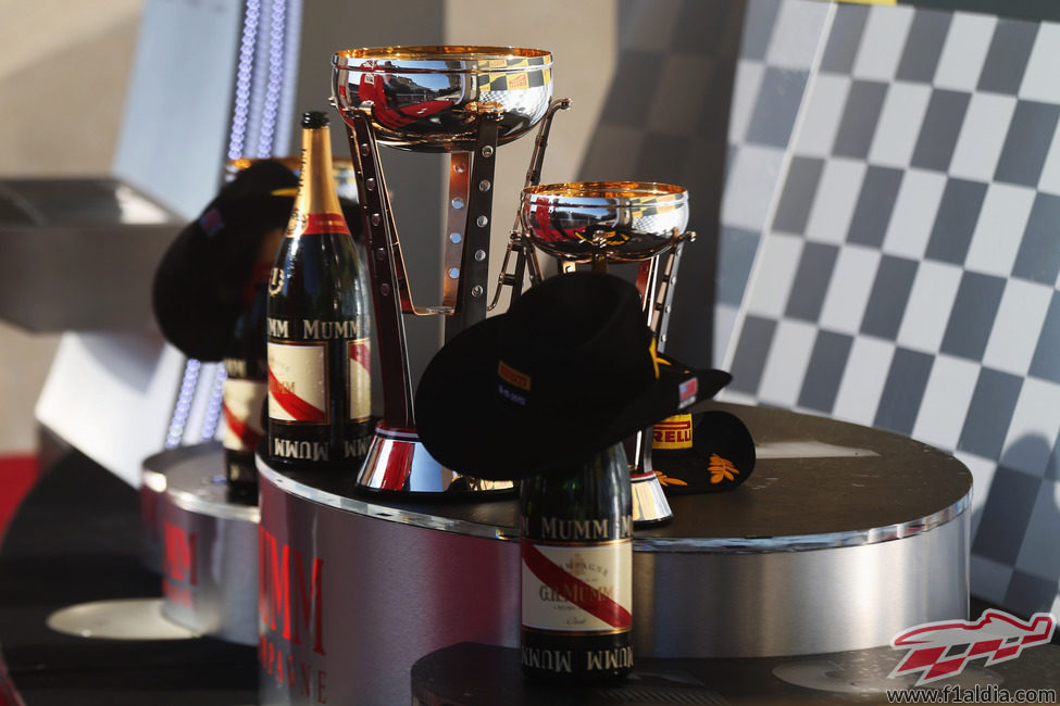 Trofeos y champán en el podio del GP de Estados Unidos 2012
