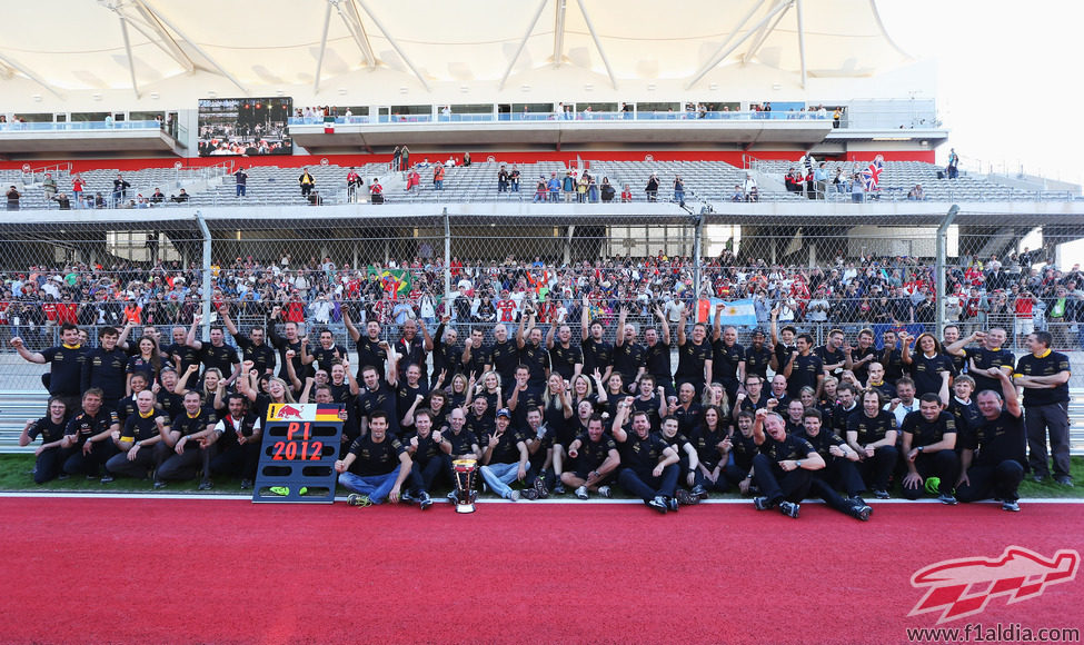 El equipo Red Bull celebra su título de constructores de 2012