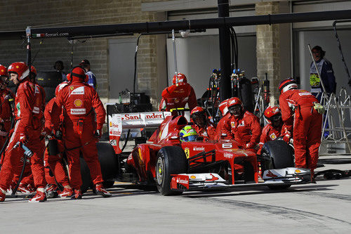 Felipe Massa realiza su parada en el GP de Estados Unidos 2012