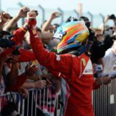 Fernando Alonso celebra su tercera posición en Austin