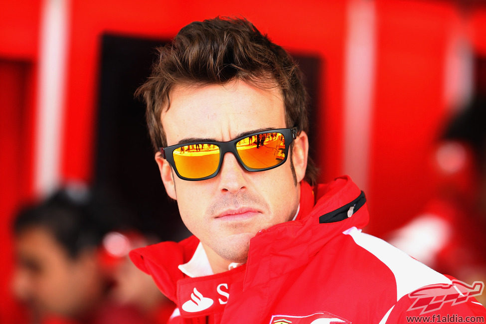 Fernando Alonso con sus gafas de sol en Austin