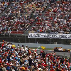 Fernando Alonso corre en Montmeló