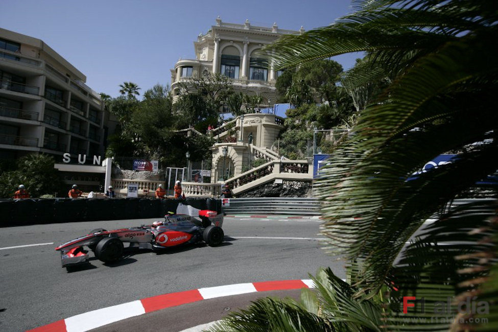 Kovalainen toma una curva